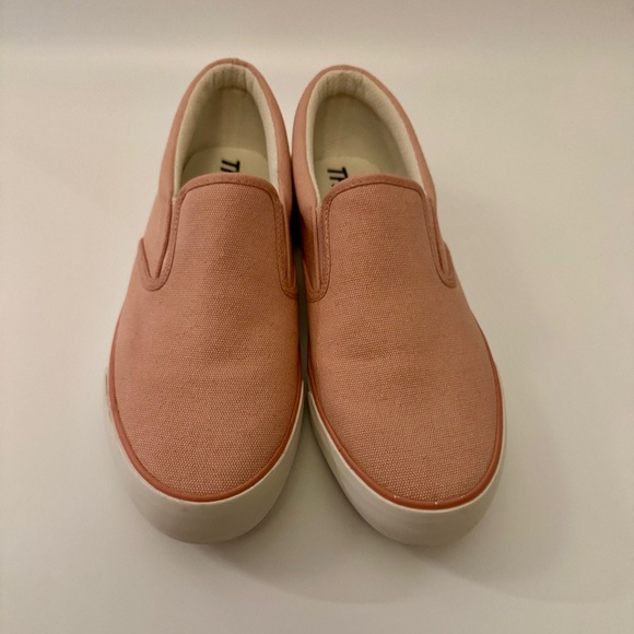 Kenneth Cole Women's The Run Slip-On Canvas Sneakers - Size 9 - Picture 2 of 4